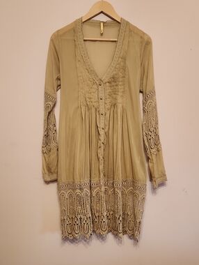 ELAN Silk Blend Pleaded Button Front Lace Hem Long Sleeves, size M